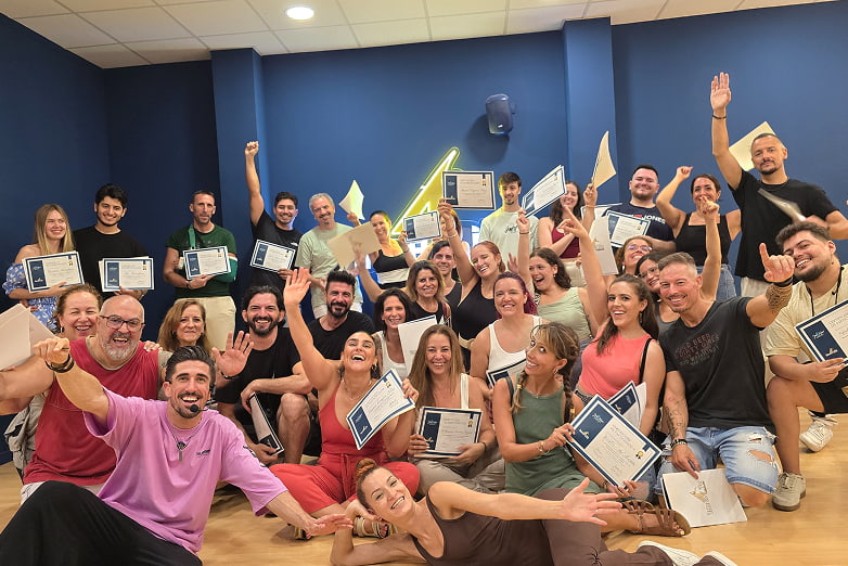 DANCE 4 LIFE tu escuela especializada en baile latino